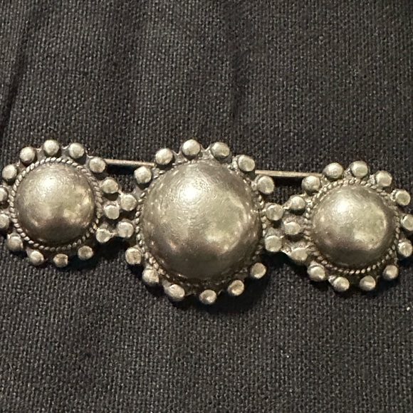 VINTAGE STERLING SILVER BROOCH PIN - FLOWER BALL DESIGN - Picture 1 of 6